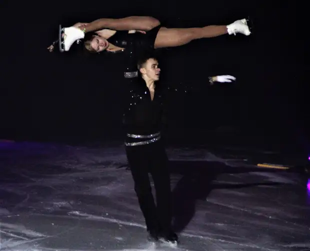 Ледовое шоу "Влюбленные в фигурное катание"