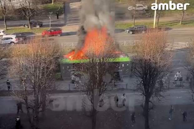 В Калининграде люди выбивали стекла, чтобы спастись из горящего транспорта