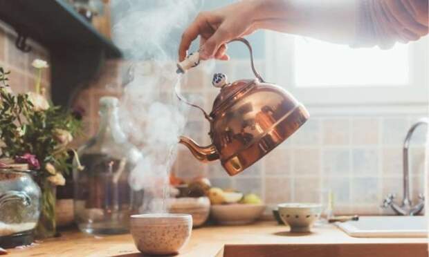 Каждый из нас греет воду по много раз. |Фото: cleanadvice.ru.