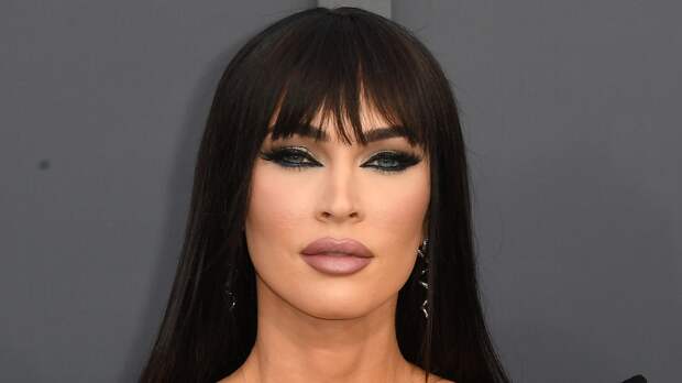 Актриса Меган Фокс выложила фото в стрингах и чулках