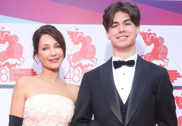 Екатерина Климова вышла в свет с 19-летним сыном от Игоря Петренко