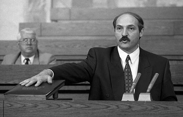 Александр Лукашенко приносит присягу, 20 июля 1994 года. Фото: Юрий Иванов / РИА Новости 
