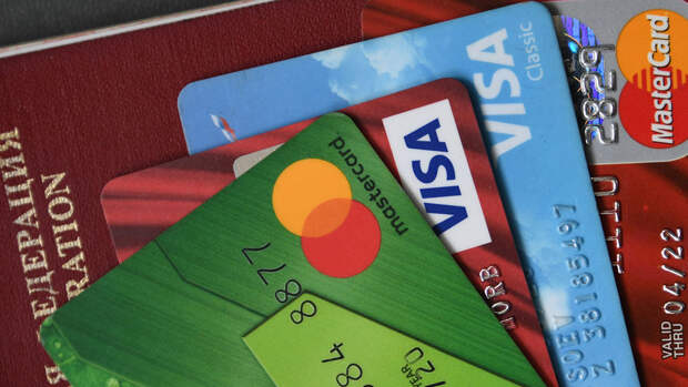 Юрист Хаминский: забытые банковские карты грозят огромными убытками и судом