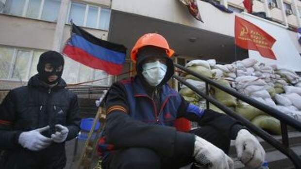 Пророссийские активисты в Мариуполе
