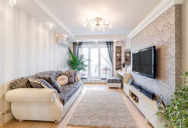 Модно сочетать в одной комнате разные обои. / Фото: domavremont.ru