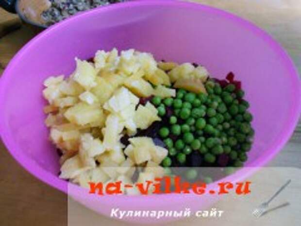 Салат со свеклой и вешенками