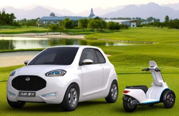 Geely McCar с мопедом в багажнике