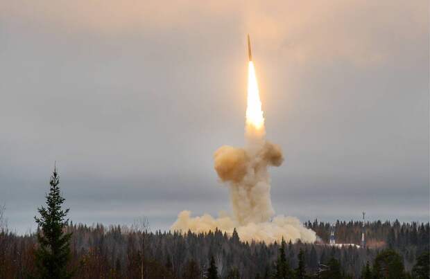 Проверочный запуск межконтинентальной баллистической ракеты шахтного базирования комплекса "Тополь-М" на космодроме Плесецк, 2014 год ТАСС