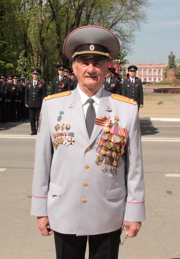 Ветеран уголовного розыска. Полковник милиции в отставке Азмет Хутыз отмечает 90-летие