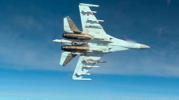 Экипаж Су-35С прикрыл вертолеты при нанесении ударов по наземным целям