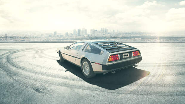 Британца на DeLorean оштрафовали за езду со скоростью 88 миль в час