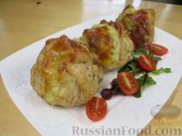 Фото к рецепту: Запечённые куриные "мешочки" с картофельным пюре и сыром