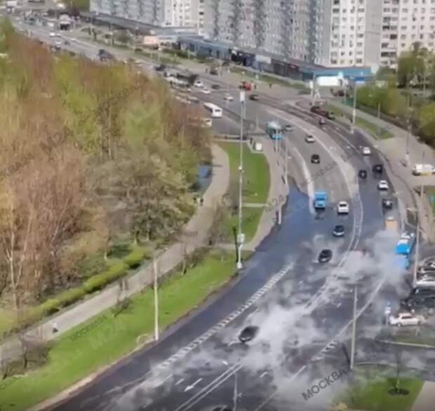 Дорогу на Хачатуряна залило кипятком