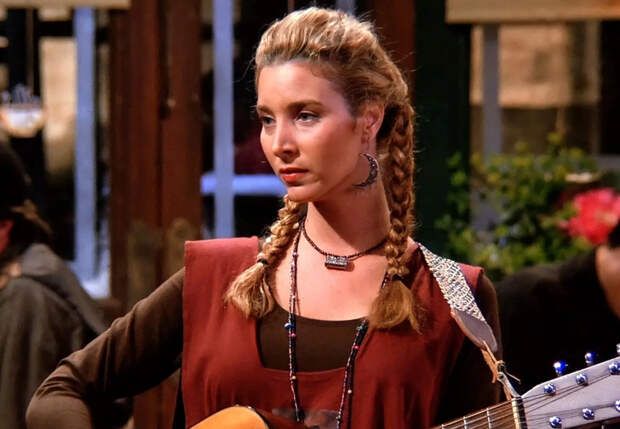 Звезда сериала "Друзья" Лиза Кудроу рассказала, сколько они продолжают получать за сериал спустя 20 лет после съёмок