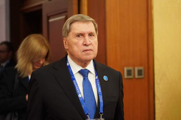 Ушаков: РФ контактирует с США по Украине, несмотря на паузу в переговорах