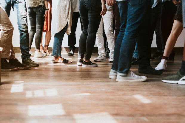 В ХМАО старшеклассники обвинили педагога в домогательствах