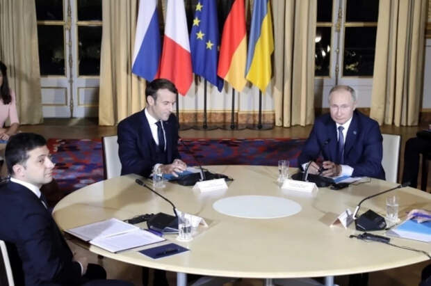 Смеялся и дергался: эксперт указал на страх Зеленского на встрече с Путиным