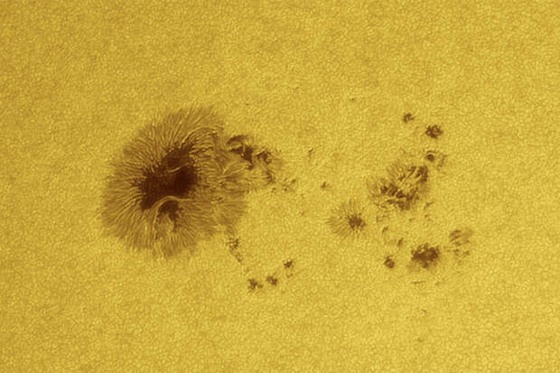 Ученые сообщили о группах пятен на обращенной к Земле поверхности Солнца