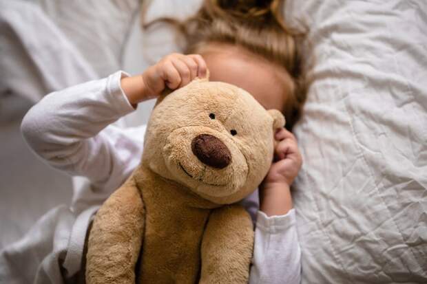 Почему детям трудно уснуть: 4 причины