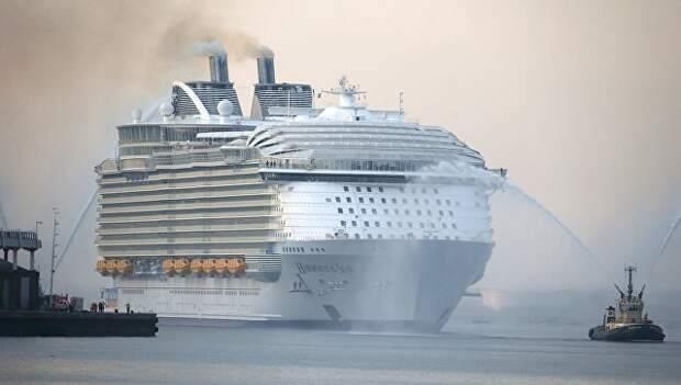 Самый большой круизный лайнер в мире — Harmony of the seas. Архивное фото Самый большой круизный лайнер в мире — Harmony of the seas. Архивное фото