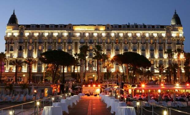 Отель Carlton Intercontinental в Каннах. / Фото: www.travelata.ru
