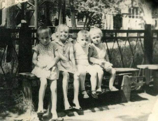 Я и мои девочки)). 1967 год, Магнитогорск. Прислал «Сергей Kis'S».jpg Я и мои девочки)). 1967 год, Магнитогорск. Прислал «Сергей Kis'S».jpg