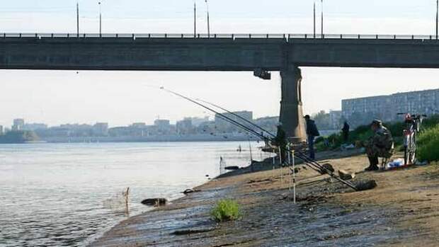 Штраф за ловлю рыбы на мосту и под мостом от 2 до 5 тысяч рублей