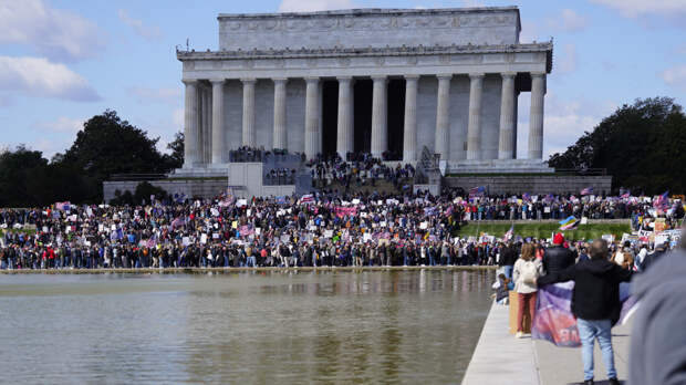 Противники Трампа вышли на улицы Вашингтона