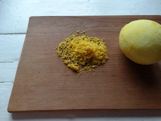 Лимонная вкуснота – простой рецепт пирожного: без крема и лишних калорий. Десерт реально влажный и нежный - тает во рту