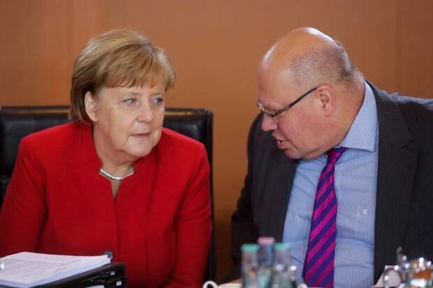 Канцлер Меркель и министр Альтмайер.jpg