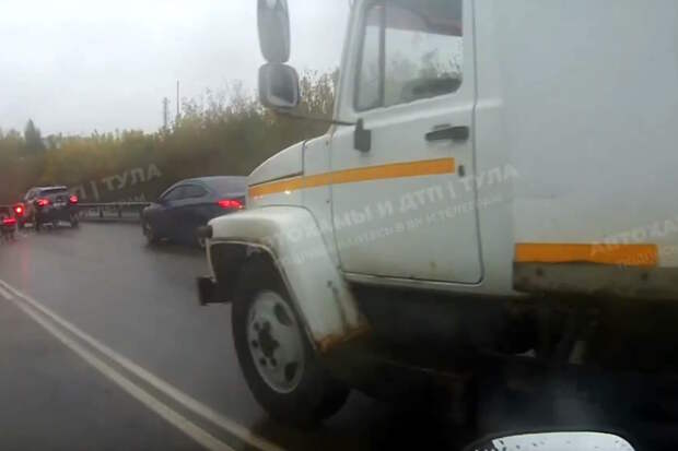 В Туле невнимательный водитель чуть не отправил мотоциклиста в больницу