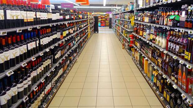 Запрет на продажу алкоголя в выходные обсудят в эфире медиацентра "Патриот"