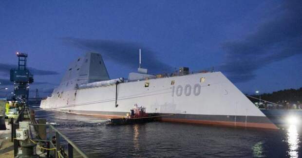 ракетный эсминец USS Зумвальт