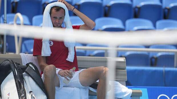 Российский теннисист Медведев снялся с матча турнира «Мастерс» из-за травмы