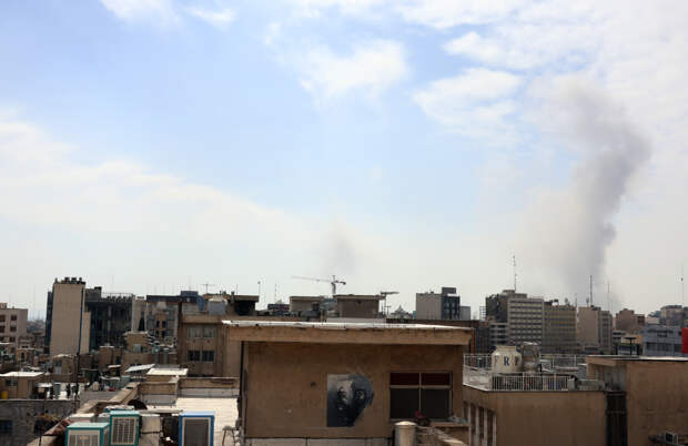 США и Израиль впервые атаковали объекты топливной промышленности Ирана