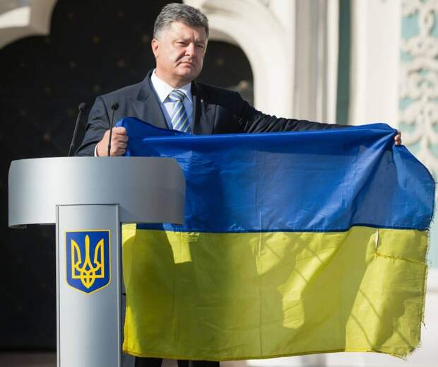 Наш флаг должен снова появиться над Донецком, Луганском и Симферополем, — Порошенко