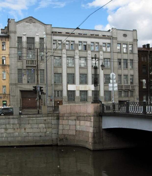 Фасад Дома просветительных учреждений на Обводном канале отреставрируют
