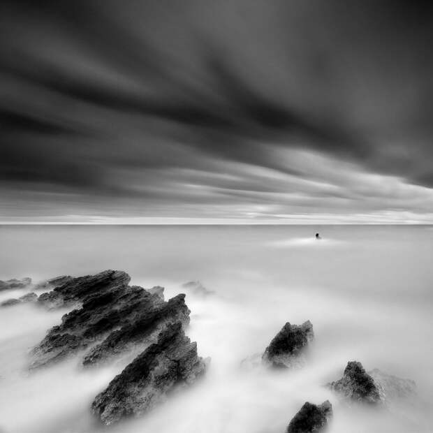 Чёрно-белые пейзажи, уходящие за пределы реальности. Фотограф Джордж Дигалакис 19