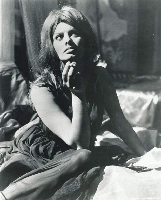 Сногсшибательная Софи Лорен во время съемок фильма "Миллионерша" (1960 г.)