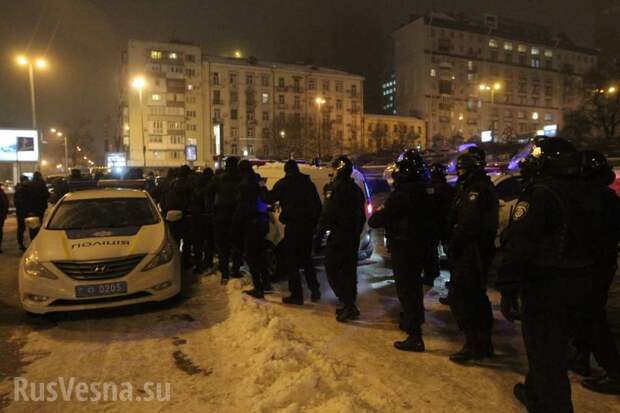 Драка с полицией, помидоры и яйца — радикалы попытались сорвать концерт Потапа и Насти в Киеве (ФОТО, ВИДЕО) | Русская весна