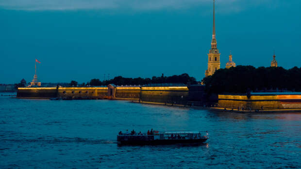 В Петербурге запретили ночные прогулки на маломерных судах