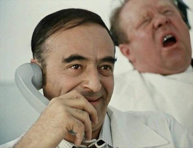 Врачи