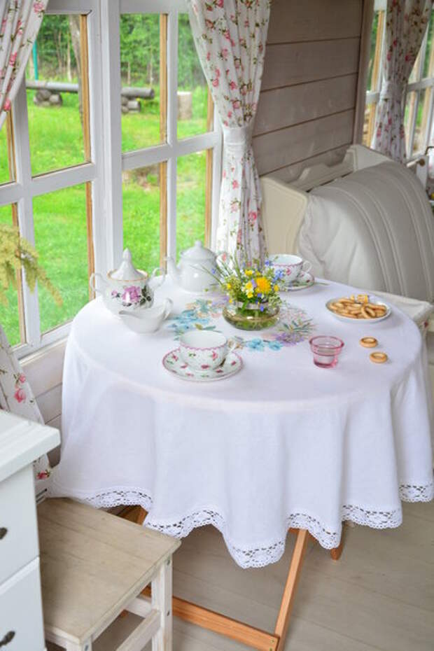 Фото : Усадьбушка Вышитая скатерть