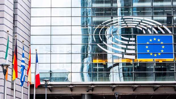 Евросоюз снял персональные санкции с двух человек