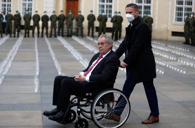 Президент Чехии Милош Земан заболел коронавирусом
