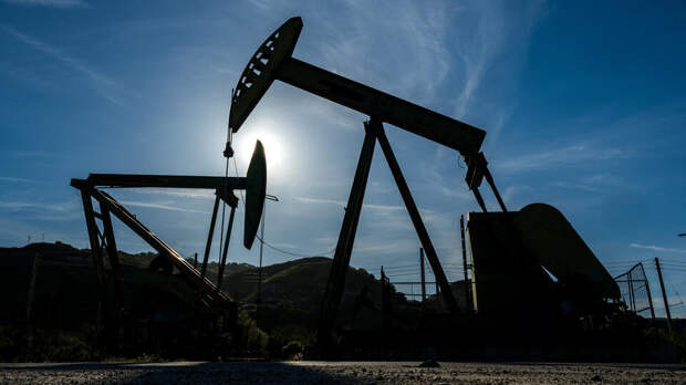 Бессент посоветовал Ирану начать закрывать нефтяные скважины