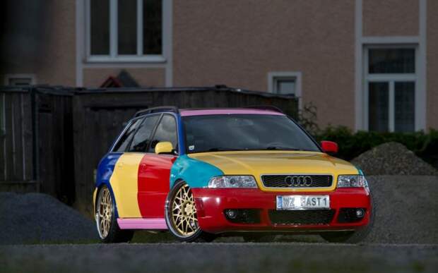 Разноцветная Audi A4 B5 в стиле Harlequin Разноцветная Audi A4 B5 в стиле Harlequin Harlequin, audi, тюнинг