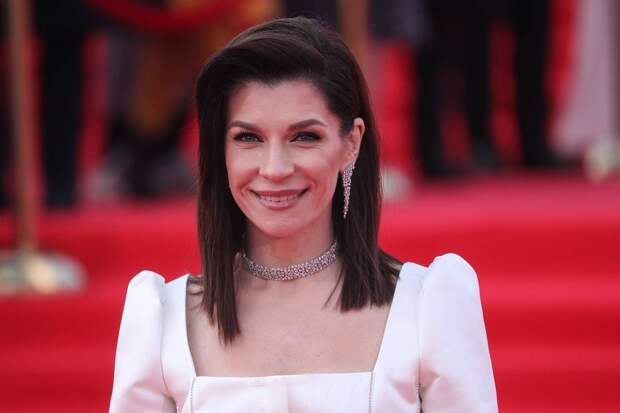 Звезда «Ворониных» прогулялась в образе за сотни тысяч рублей