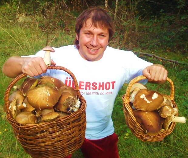 Экс-совладелец компании "Евросеть", Евгений Чичваркин, набрал в Англии две корзины грибов грибы, знаменитости, лес, осень