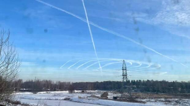 Синоптик объяснил происхождение необычных кругов в небе над Москвой